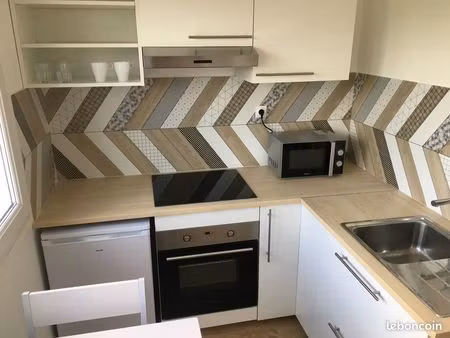 bel appartement meublé de 32m2 avec terrasse de 20m2 et place de parking privative  situé 