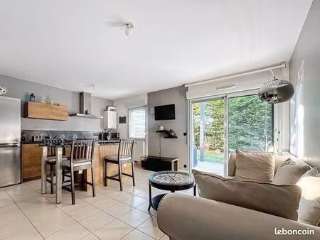 t2 avec jardin et déco moderne