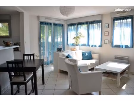 appartement 4 pièces meublé avec piscine et jardin