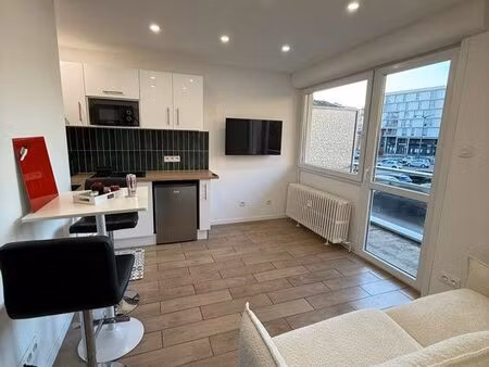 superbe studio refait à neuf – 21 m² avec balcon – plein centre de thionville – disponible