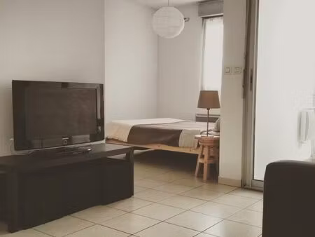 appartement 26 m2 location de septembre à juin bail etudiant uniquement caution parentale 