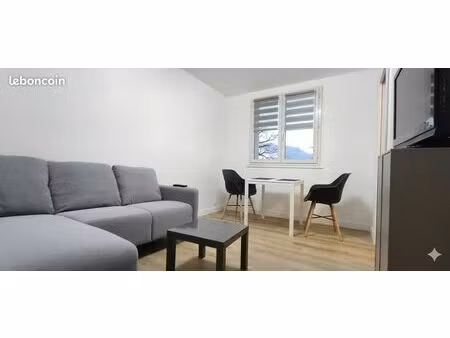 t2 haut de gamme  meublé  neuf avec balcon et box fibre installée