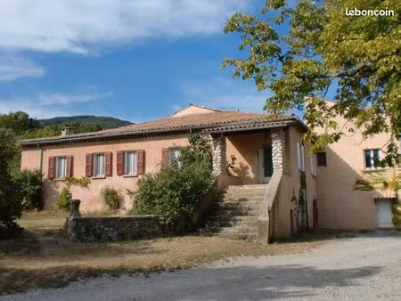 loue t2 meublé 43 m2 dans maison de caractère