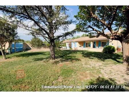 a vendre - graveson: maison de plain-pied avec garage et jardin