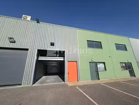 location local d’activités 200m²