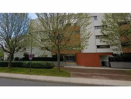 lognes parc du segrais 2p de 50 m² + terrasse 6 m² + place de stationnement en sous-sol
