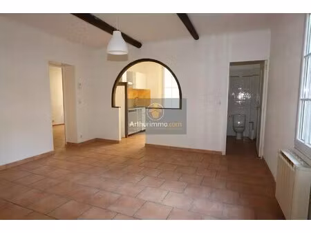 appartement lumineux de 2 chambres à apt