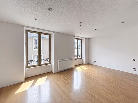 vente immeuble 5 pièces  132.00m²  château
