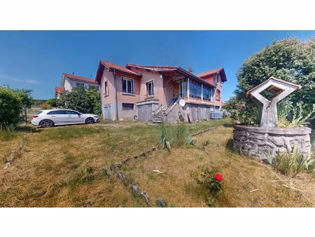 proche centre retournac ! maison avec garages sur grand terr