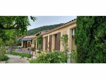 grande villa de plain pied t5 sur 1400 m² de terrain piscinable