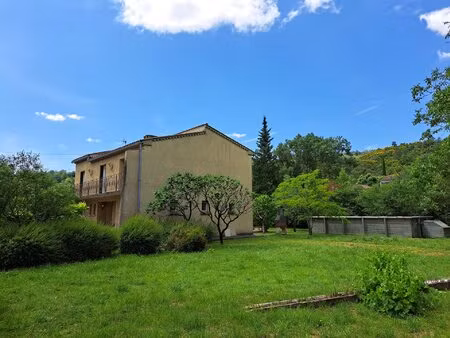 maison individuelle avec piscine  jardin privé et garage