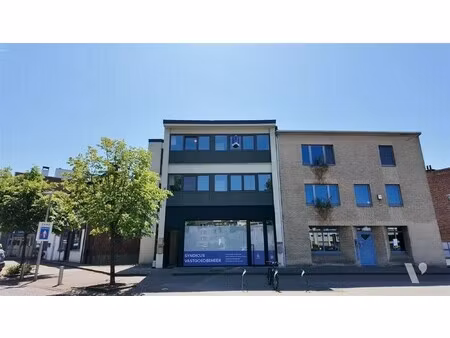 volledig gerenoveerd 2slpk-appartement in centrum zolder