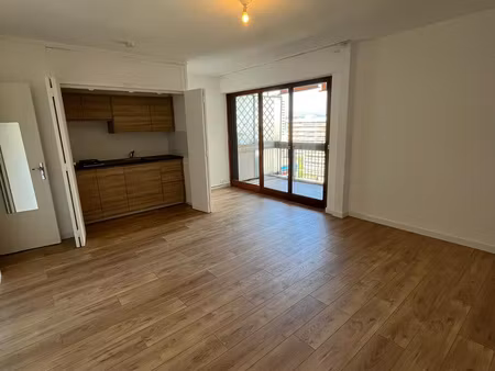 13006 marseille charmant studio d'environ 33m² avec balcon 5 m² dans residence securisee