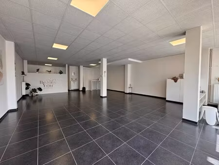 handelspand op commerciële zichtlocatie in emelgem
