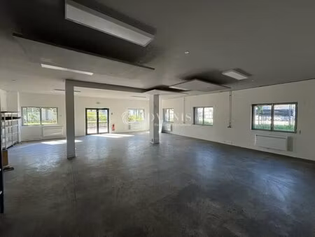 location local d’activités coignieres 78310 454m²