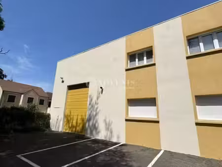 location entrepôt magny-les-hameaux 78114 654m² à 754m²