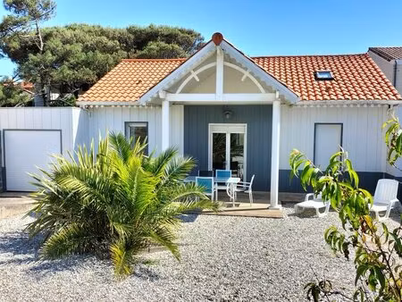 situation privilégiée pour cette maison composée de deux logements