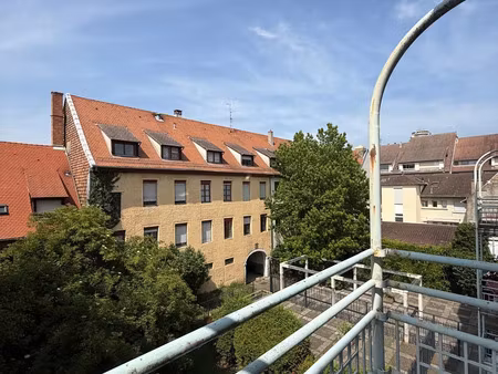 à louer – appartement meublé standing 2 chambres avec balcon et garage – centre historique