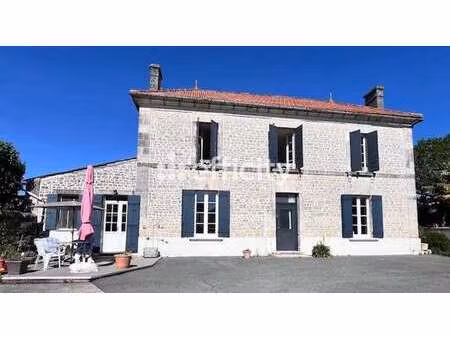 vente maison à saint-genis-de-saintonge (17240) : à vendre / 196m² saint-genis-de-saintong