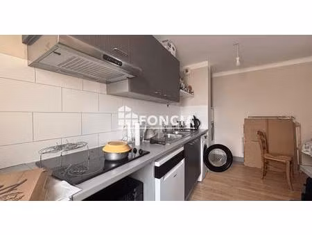 dans une arrière cours  appartement 3 pièces rénové