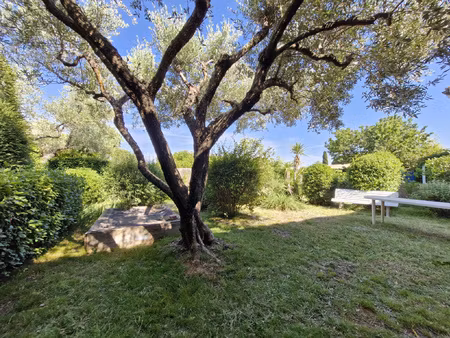 villa 5 pièces de 120 m2 sur une parcelle arborée de 450m2 p