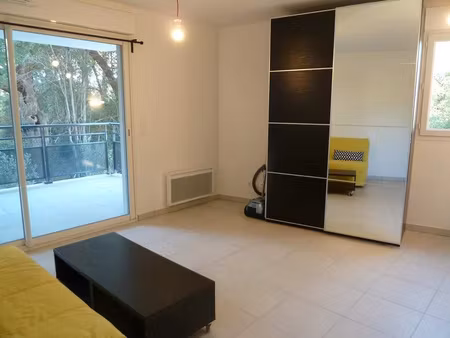studio meublé avec terrasse et parking