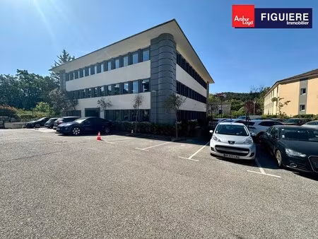 location bureaux 68 m²