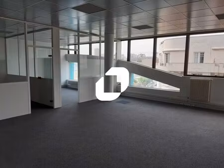 location bureaux 36 m² à 496 m²