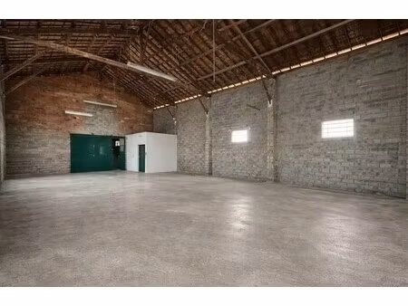 location local d’activités pertuis 84120 200m²