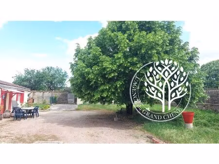 maisonnette et son beau potentiel de restauration près de saint-jean d'angely