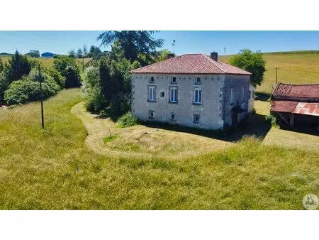 ancienne ferme rénovée proche commodités