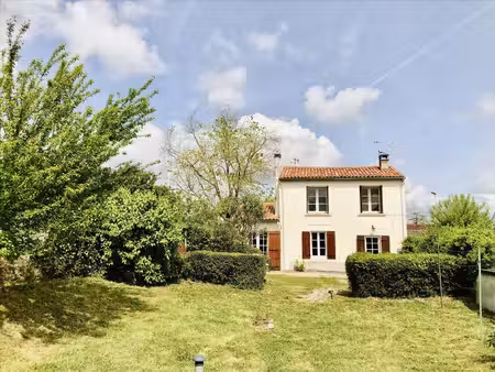 maison de campagne dans quartier serein