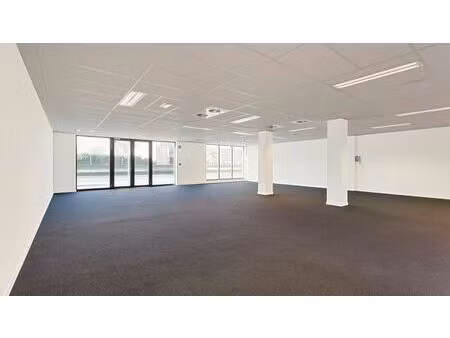 bureaux à louer à boomsesteenweg 135 wilrijk (rbw09010)