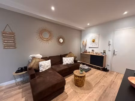 - pau - place clemenceau - t2 de 45 m2 avec balcon -