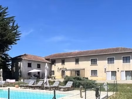 maison gasconne rénovée  piscine et magnifique vue sur campagne et pyrénées