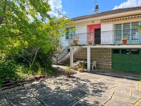 maison individuelle avec garage et jardin proche du centre ville de st clar