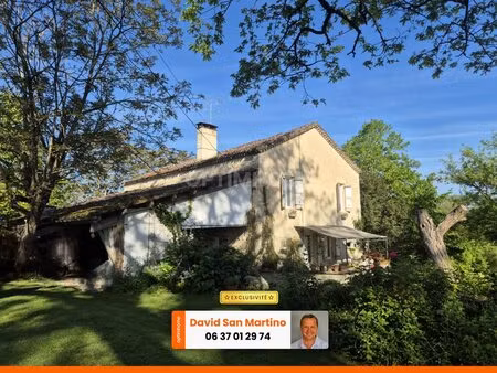 maison en pierre avec beau terrain – cadre exceptionnel  sur le chemin de saint-jacques  à