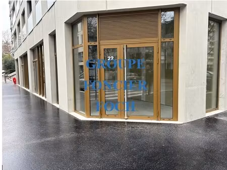 location commerce villeurbanne 69100 190m²