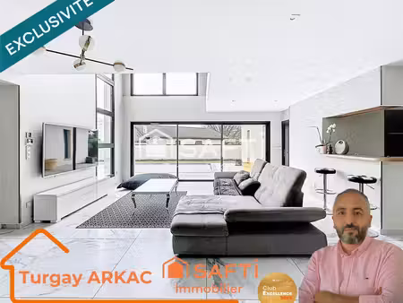 une maison contemporaine d'exception où chaque espace s'ouvre sur l'extérieur et la...