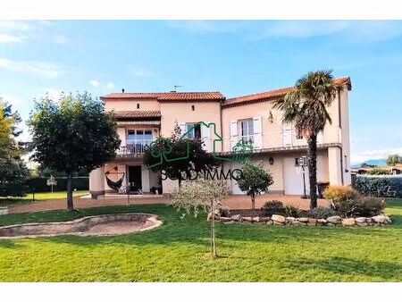 maison traditionnelle d'une superficie habitable de 196 m2 sur la commune de saint sernin.