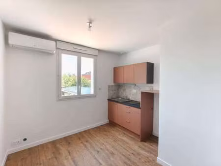 location appartement 2 pièces à port-saint-père (44710) : à louer 2 pièces / 21m² port-sai
