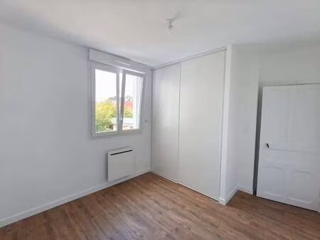 location appartement 2 pièces à port-saint-père (44710) : à louer 2 pièces / 28m² port-sai