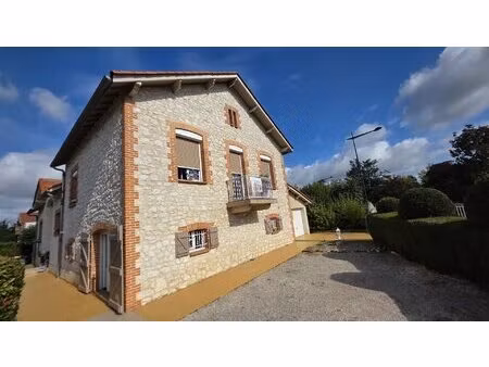 authentique maison de caractère au coeur de causade