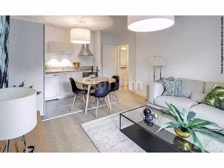 centre bourg - t2 - - balcon de 9 m2 -