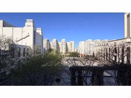 co-exclusivité - t4 avec balcon - gratte ciel