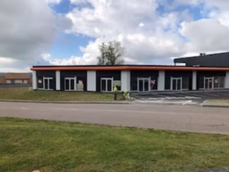 local commercial 3 pièces - 110 m²