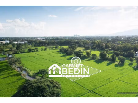 terrain 725 m²