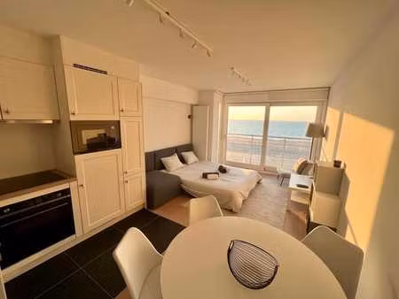 magnifique appartement rénové avec vue imprenable sur la mer