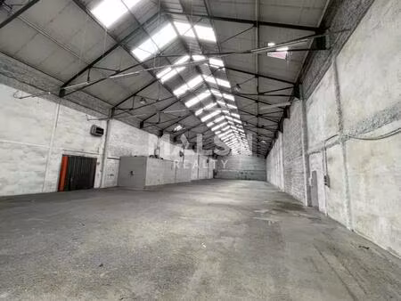 vente local d'activités 950 m² à 1 900 m²