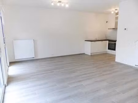 waterloo  rez-de-chaussée proche de toutes les facilités